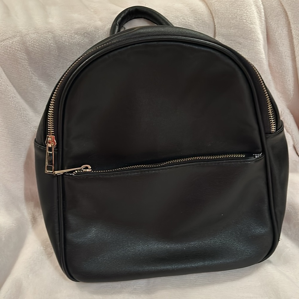 Backpack - Picture 2 of 3
